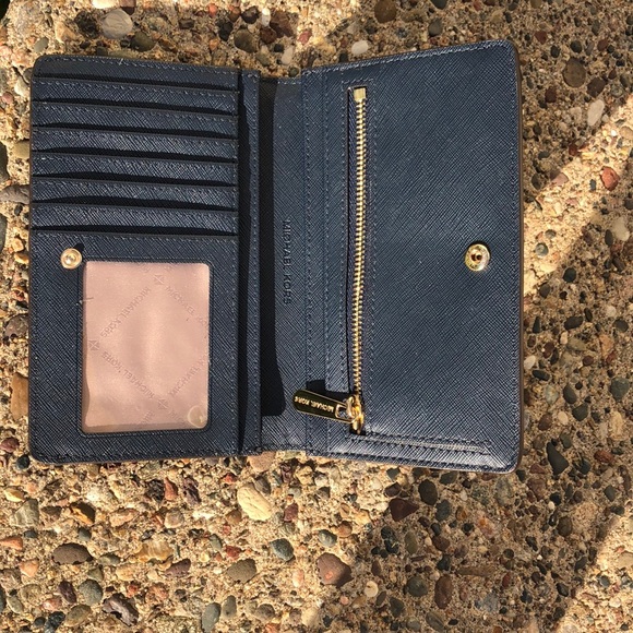 Michael Kors Navy Blue Bi-fold wallet New! - Picture 2 of 2